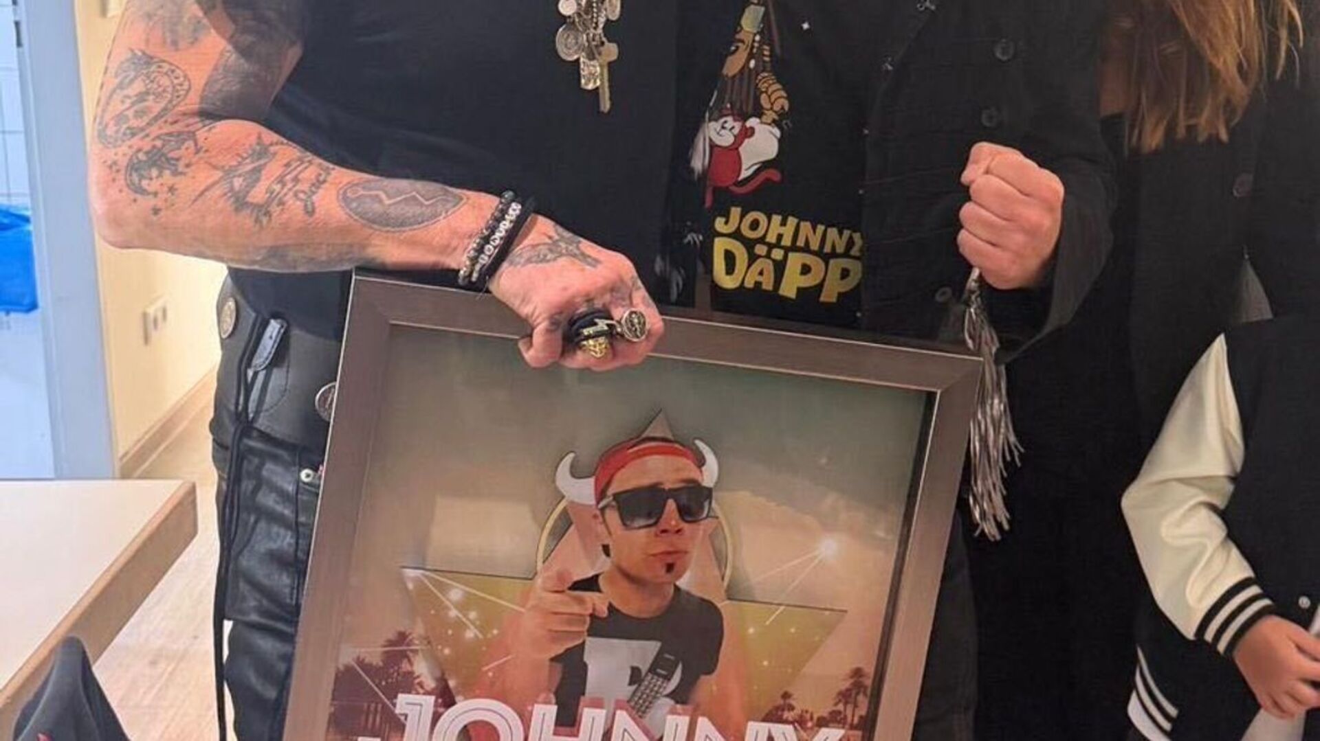 johnny-d-pp-s-nger-b-ffel-trifft-den-echten-johnny-depp-aachener
